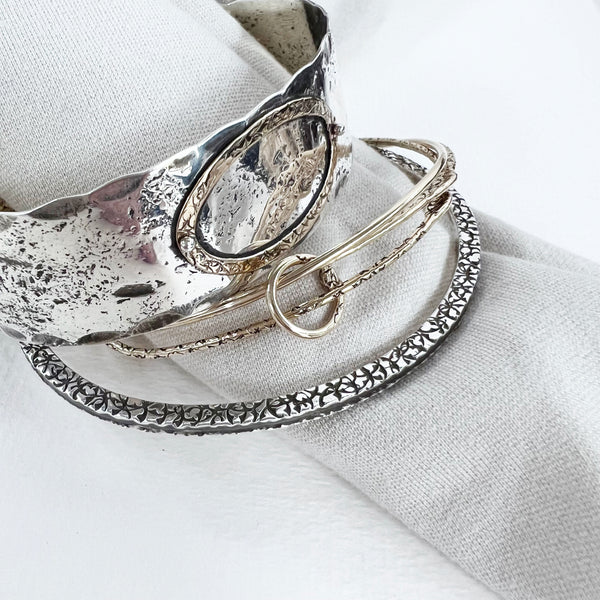 BC110B | OVAL LOOP CUFF