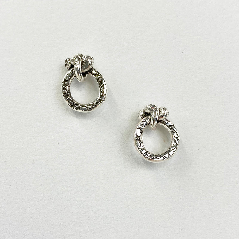 EK40B | CHUNKY FORGET ME KNOT STUD EARRINGS