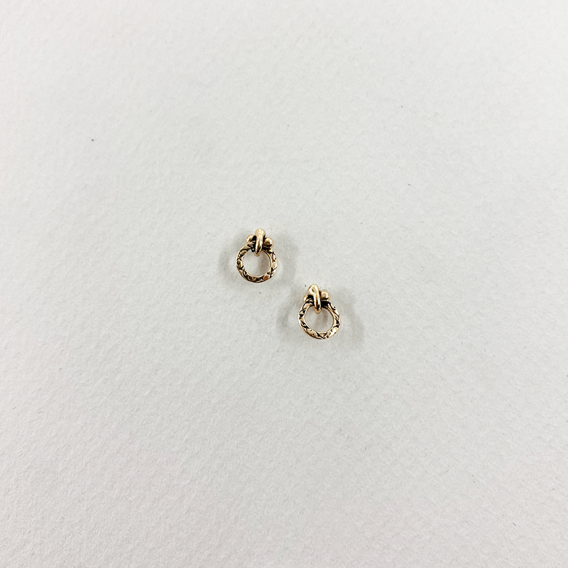EK41B GOLD | BABY GOLD FORGET ME KNOT STUDS