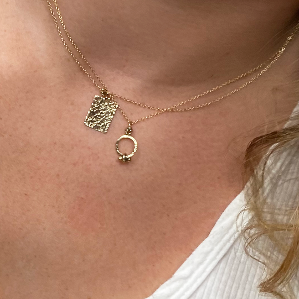 NCHK1B GOLD | DELICATE FORGET ME KNOT NECKLACE