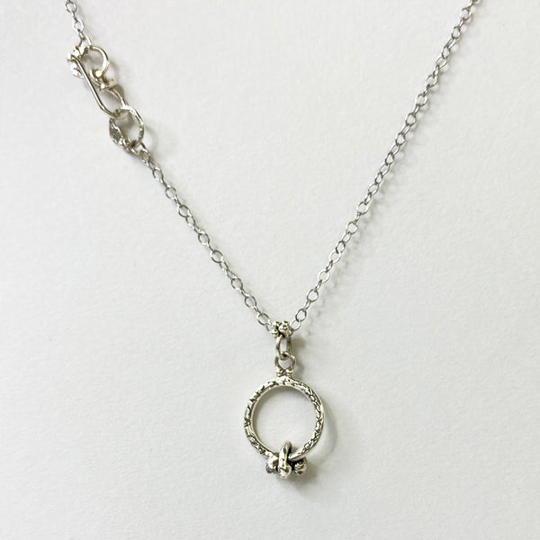 NCHK4B | FORGET ME KNOT SHORT EVERYDAY NECKLACE