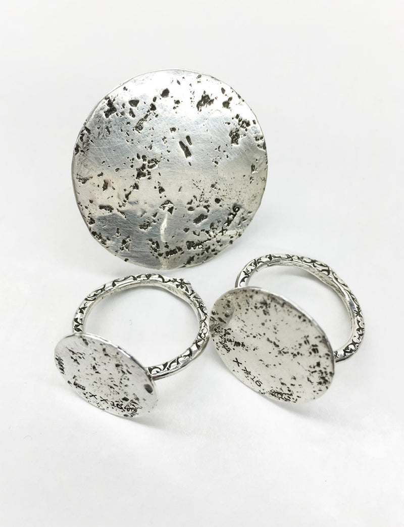 R6B SS D-SMALL | SMALL DISTRESSED MEDALLION RING